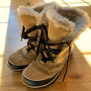 Sorel Tivoli II Winter Boots Tan and Black size 7
